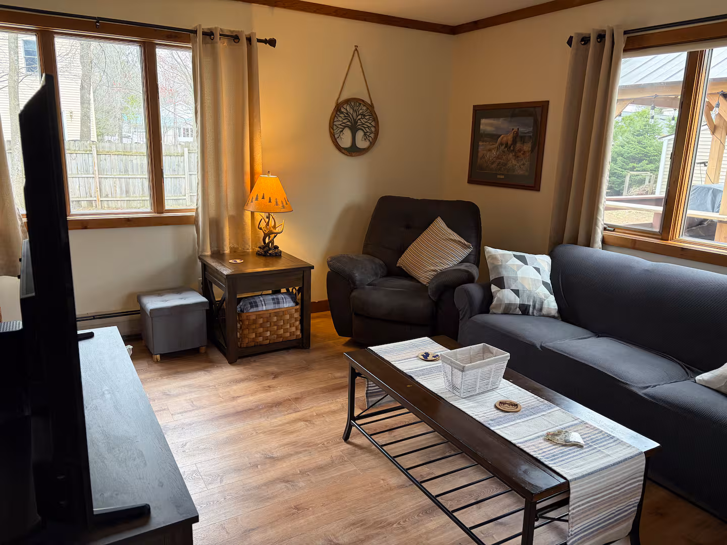 Living room at Clink's Cabin